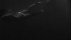 6. Долорес дель Рио плавает голой под водой – Райская птичка