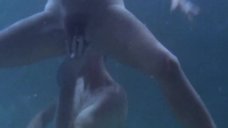15. Откровенная секс сцена с Марией Уэлтон в бассейне – Фантазм