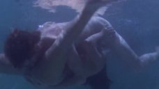 18. Откровенная секс сцена с Марией Уэлтон в бассейне – Фантазм
