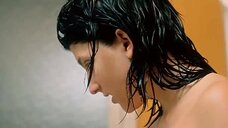 1. Обнаженная Ката Веберв ванне с парнем – Счастливые дни (2002)