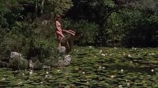 1. Мюриэль Монтоссэ купается обнаженной в озере – Сесилия