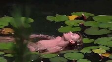 2. Мюриэль Монтоссэ купается обнаженной в озере – Сесилия
