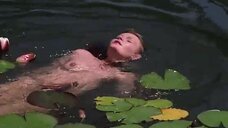 3. Мюриэль Монтоссэ купается обнаженной в озере – Сесилия