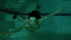 3. Франческа Иствуд в бассейне – Магистр изящных искусств