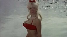 3. Алейна Капри и Бабетта Бардо на пляже в купальниках – Рай в шалаше