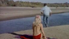 14. Секси Бабетта Бардо на пляже в красном бикини – Рай в шалаше