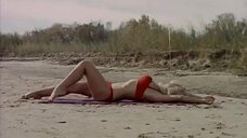 4. Секси Бабетта Бардо на пляже в красном бикини – Рай в шалаше