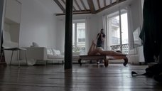 19. Полностью голая Eva Biechy на эро фотосессии с проволкой – Нагота (2017)