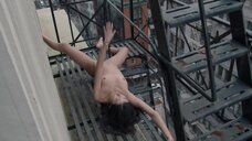 16. Абсолютно голая Jeannie Park на балконе во время фотосессии – Нагота (2017)