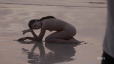 4. Обнаженная Jessica Clements во время фотосессии на пляже – Нагота (2017)