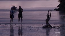 6. Эбони Дэвис в эро фотосессии на пляже – Нагота (2017)
