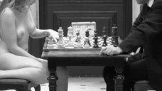 3. Голая шахматистка – Роз, это Париж