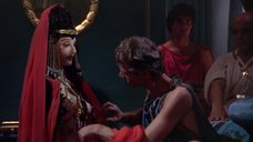 2. Адриана Асти показывает голую грудь – Калигула