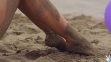 24. Полностью обнаженная Фрэнси Торино на пляже с шариками – Playboy Plus