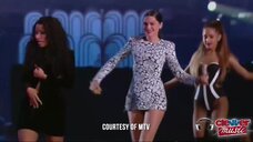 2. Секси Ариана Гранде, Ники Минаж и Джесси Джей на Bang Bang VMA 2014 