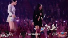 6. Секси Ариана Гранде, Ники Минаж и Джесси Джей на Bang Bang VMA 2014 
