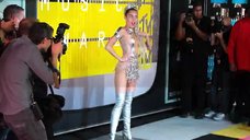 4. Майли Сайрус в откровенном наряде на MTV Video Music Awards 2015 