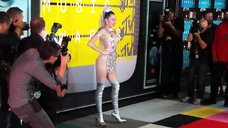 6. Майли Сайрус в откровенном наряде на MTV Video Music Awards 2015 