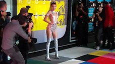 Майли Сайрус в откровенном наряде на MTV Video Music Awards 2015