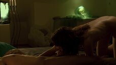 7. Откровенная секс сцена с Деборой Реви – Q: Загадка женщины