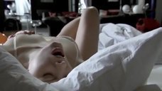 6. Анна Жимская мастурбирует в постели – Любовь моя (2005)