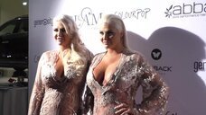 Секси Кристина и Карисса Шеннон на GLAM Beverly Hills Salon Grand