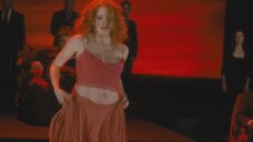4. Джессика Честейн танцует топлес – Саломея (2013)