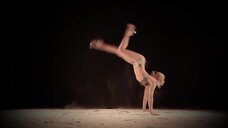 7. Горячий акробатический танец Евы Шияновой 