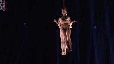 11. Полностью голые воздушные гимнастки Франческа Хайд и Лаура Стоукс 