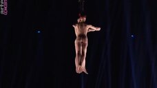 8. Полностью голые воздушные гимнастки Франческа Хайд и Лаура Стоукс 