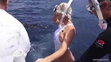 3. Во время съёмки в воде на Молли Кавалли напала акула 
