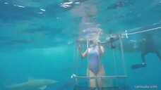 7. Во время съёмки в воде на Молли Кавалли напала акула 