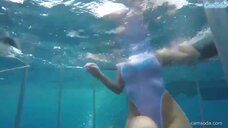 8. Во время съёмки в воде на Молли Кавалли напала акула 