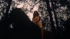 2. Голая Дорота Квятковска на коне – Привидение (1984)