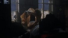 2. Секс сцена с Маженой Трыбалой – Привидение (1984)