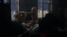3. Секс сцена с Маженой Трыбалой – Привидение (1984)
