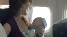 1. Ребекка Хусейн с отсасывателем для молока в самолете – Отмороженные (2012)