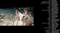 3. Чести Бальестерос и Жасмин Муни светят голыми сиськами во время титров – Отмороженные (2012)