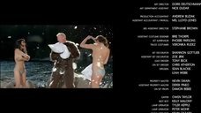 8. Чести Бальестерос и Жасмин Муни светят голыми сиськами во время титров – Отмороженные (2012)