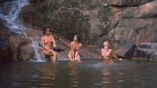 2. Ванесса Алвес и Катя Спенсер купаются голыми – Амазонки в тюрьме