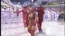 1. Вивиан Араужо в секси наряде на карнавале 