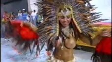 Renata Frisson топлесс на карнавале