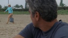1. Шейлин Вудли и Джуди Грир на пляже – Потомки