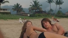 4. Шейлин Вудли и Джуди Грир на пляже – Потомки