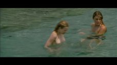 Рэйчел МакАдамс и Мередит Остром плавают топлес