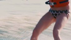 2. Эшли Грин катается на водных лыжах – Скейтлэнд