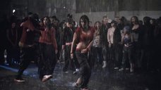 1. Бриана Эвиган танцует под дождём – Шаг вперед 2: Улицы