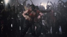 3. Бриана Эвиган танцует под дождём – Шаг вперед 2: Улицы