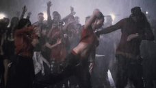 4. Бриана Эвиган танцует под дождём – Шаг вперед 2: Улицы