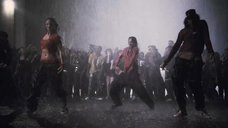 6. Бриана Эвиган танцует под дождём – Шаг вперед 2: Улицы